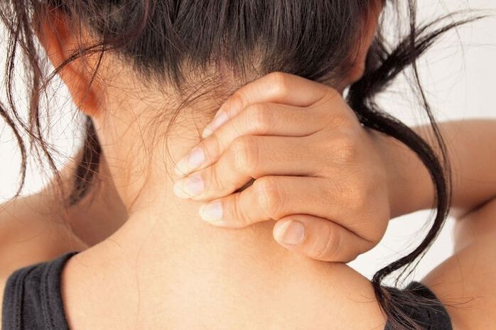 Zervikale Osteochondrose kommt häufig bei jungen Frauen vor